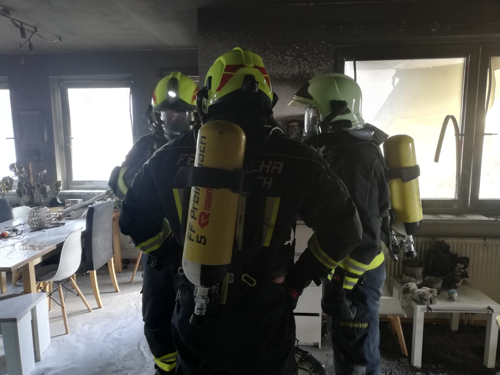 Die Wohnung wurde schwer beschädigt.