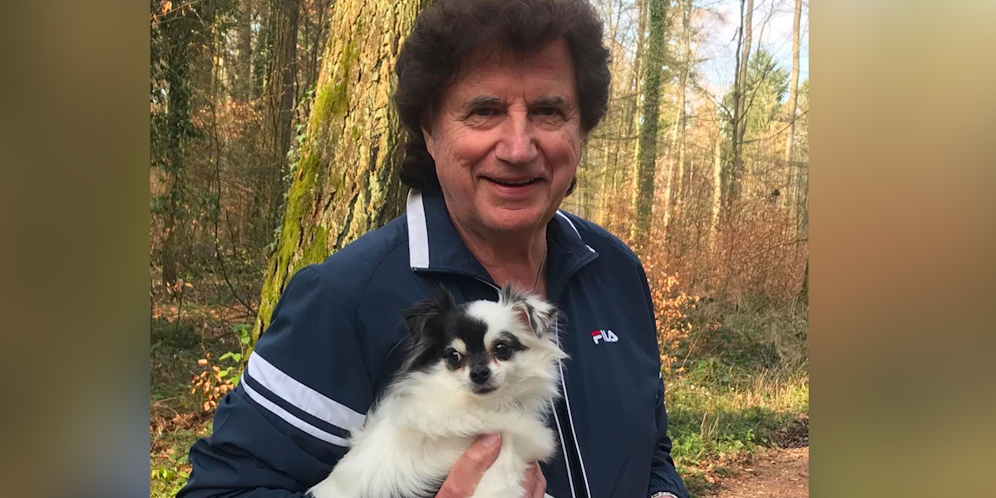 Olaf der Flipper lässt sich von Hund Zorro beraten