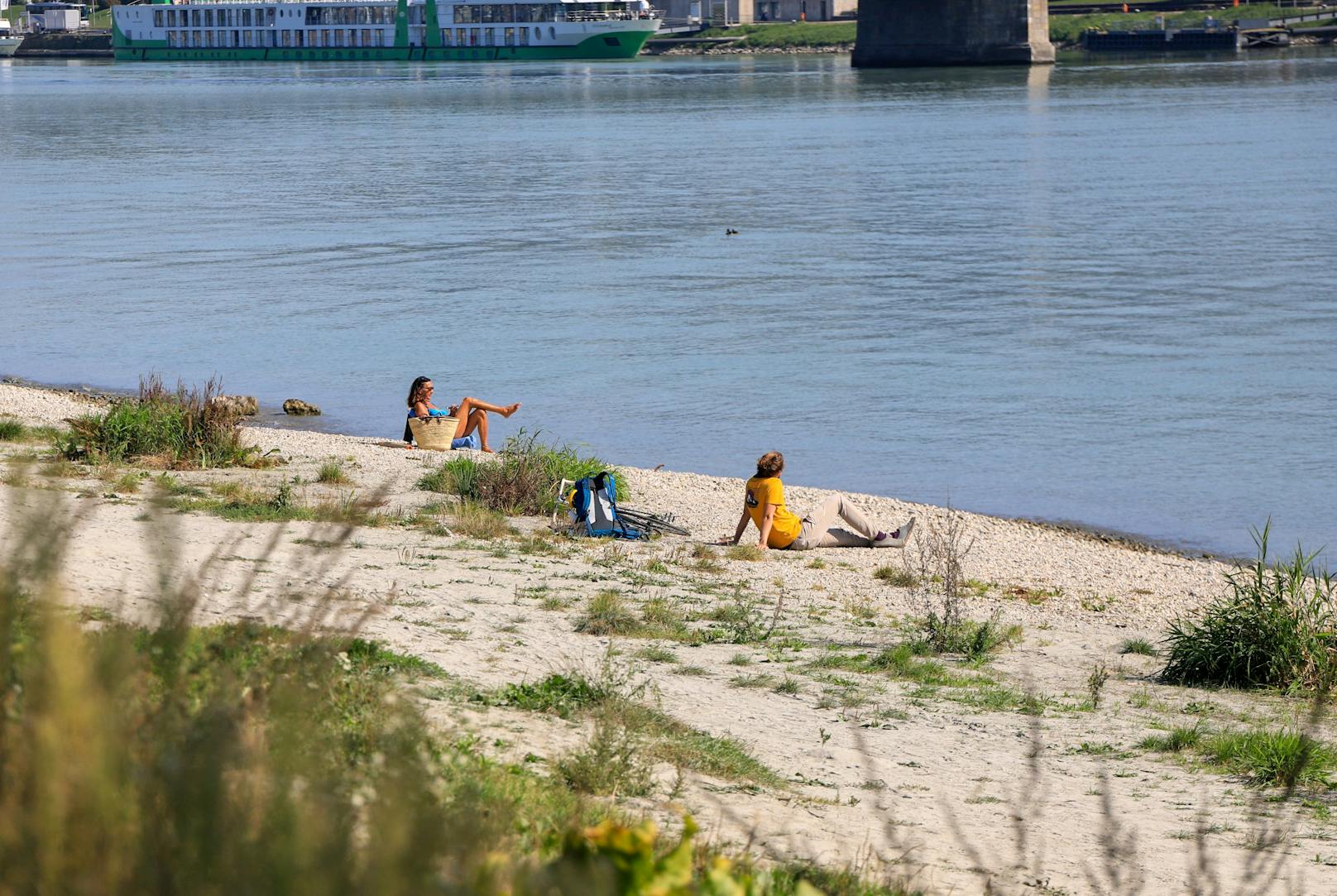 Die letzten Sonnenanbeter besuchten den Donaustrand in Linz.