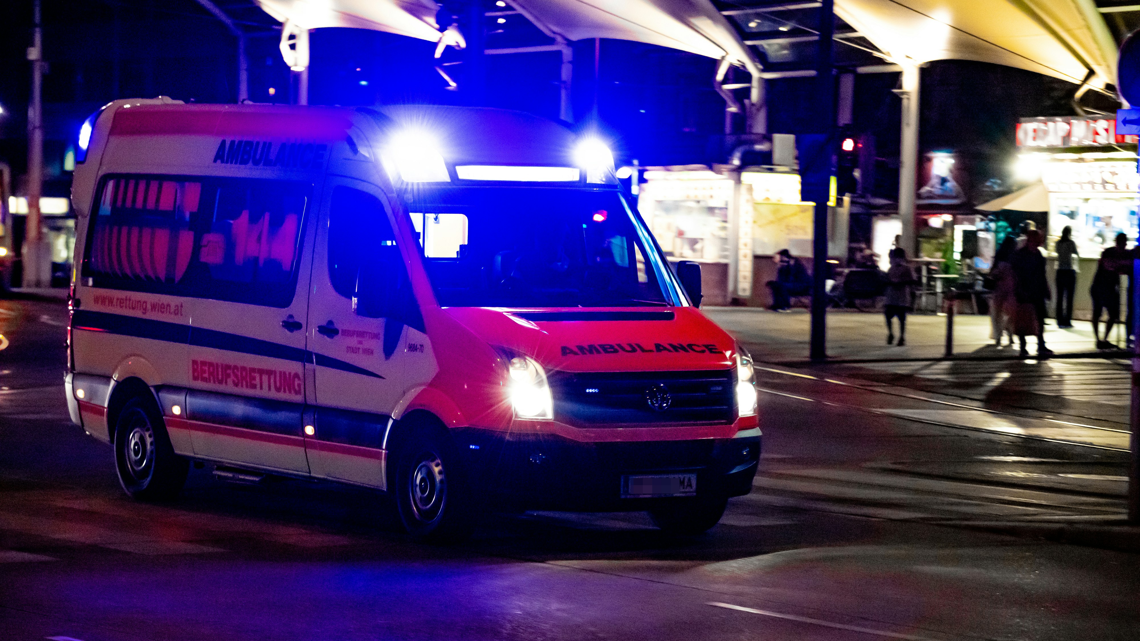 Der Radfahrer wurde bei dem Unfall leicht verletzt (Symbolbild).