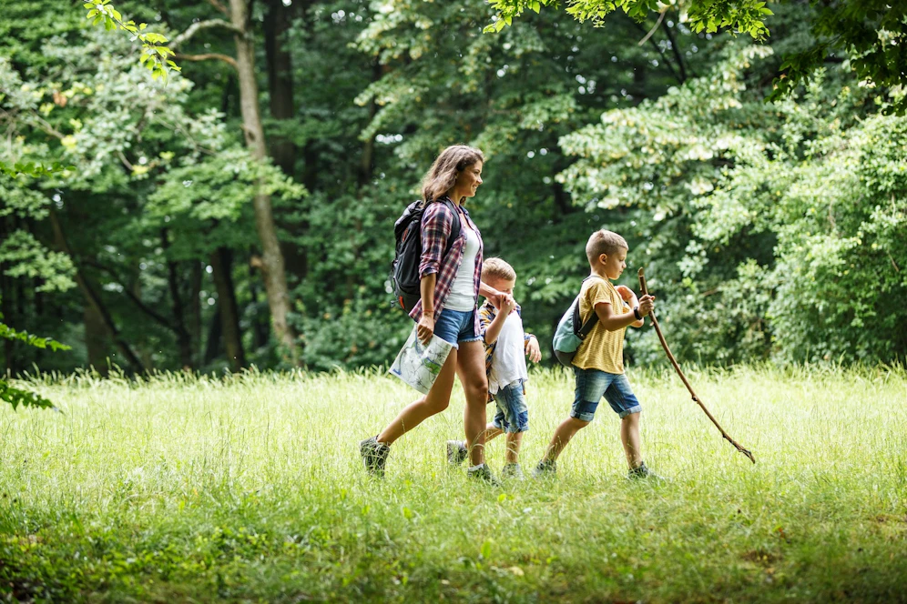 Gemeinsam wandern und den Herbst willkommen heißen.