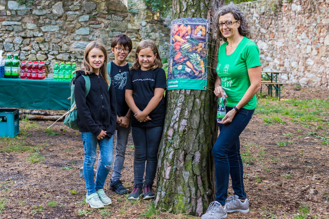 Für jede an den Waldquelle Wandertagen teilnehmende Familie pflanzt Waldquelle Mineralwasser einen Baum.