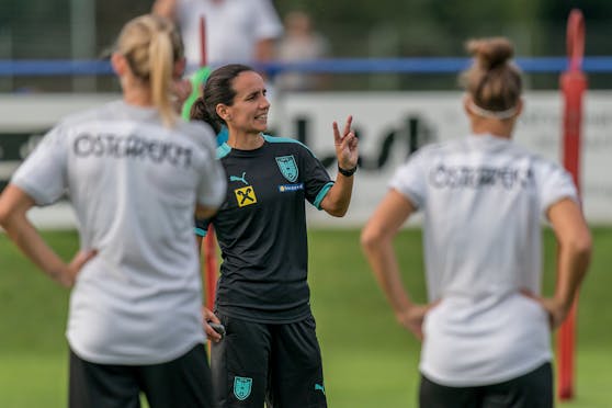 Irene Fuhrmann gibt ihr Debüt als ÖFB-Teamchefin.