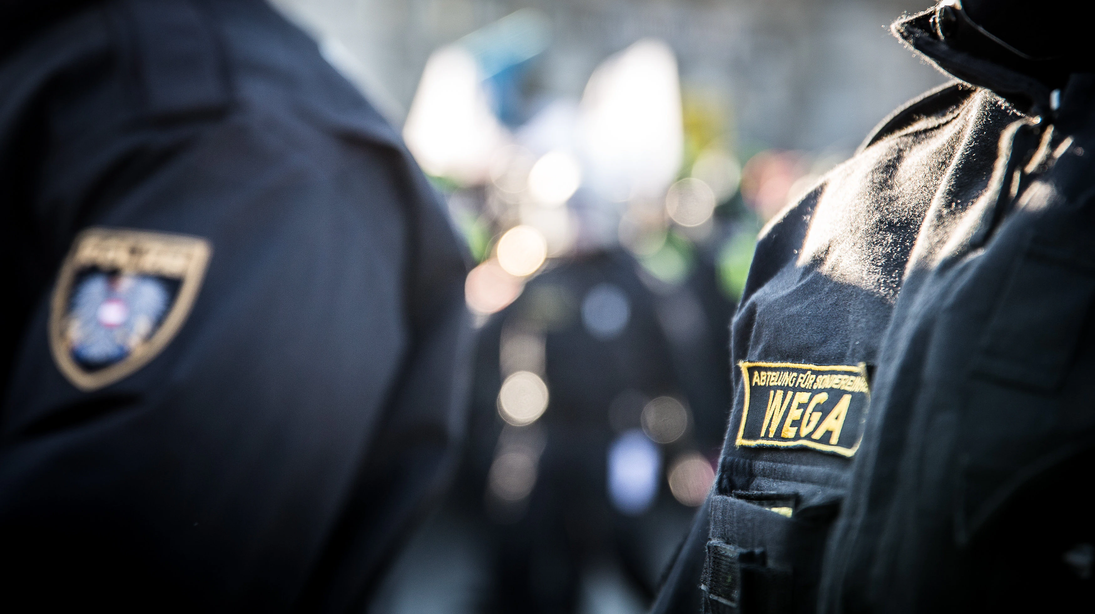 Zechpreller-Arzt bewarf WEGA-Beamte mit Hantelscheibe