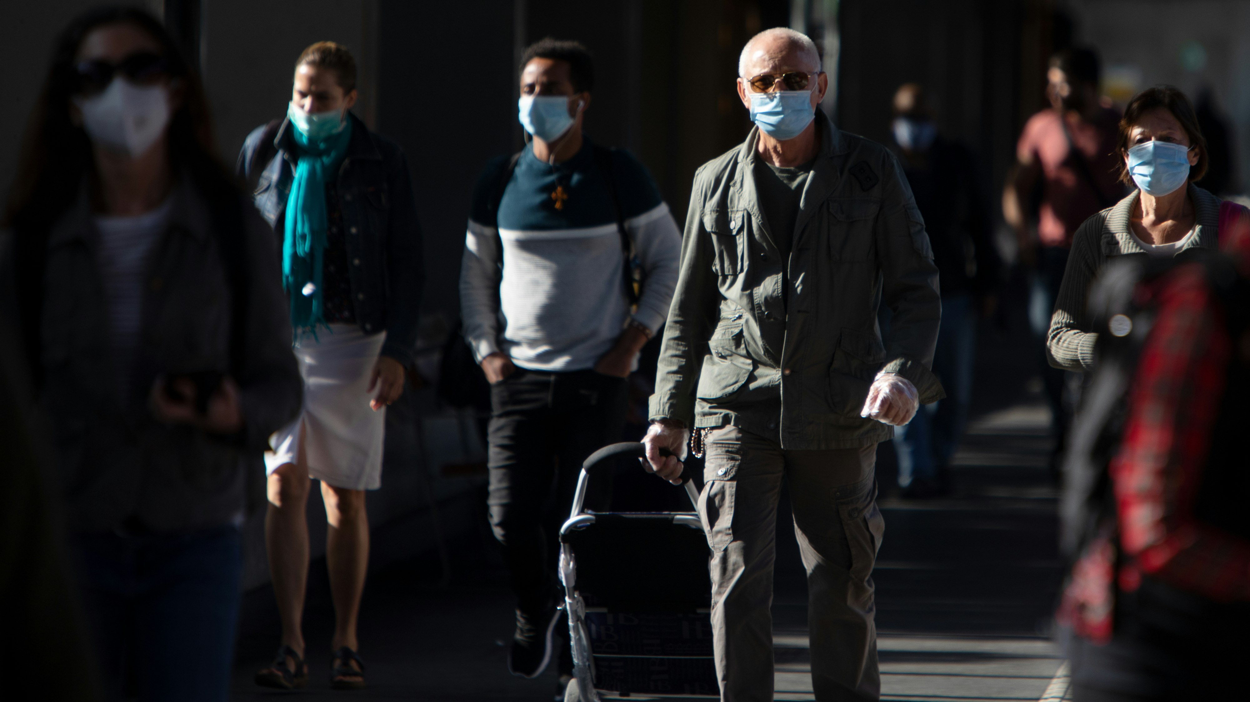 Trotz verschärfter Maßnahmen steigt die Zahl der Corona-Infizierten weiter an.