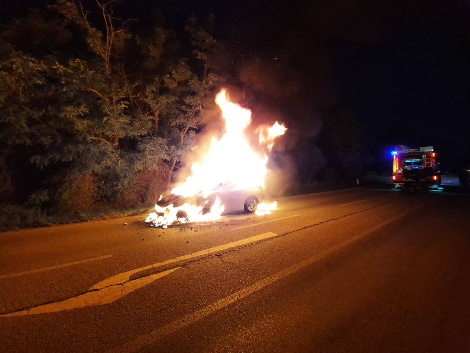 Das Auto brannte lichterloh.