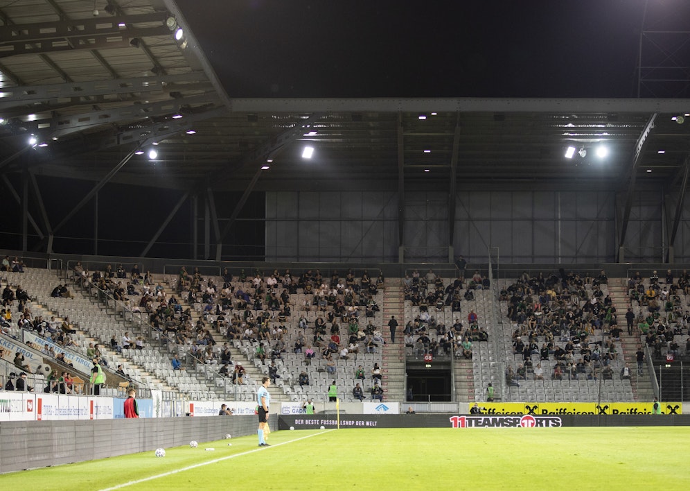 Die Sperrstunde wirkt sich auch auf den Fußball aus. 