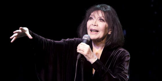 Die Französin Juliette Greco, hier bei einem Konzert 2015 in Berlin, galt als "Grande Dame de la Chanson"