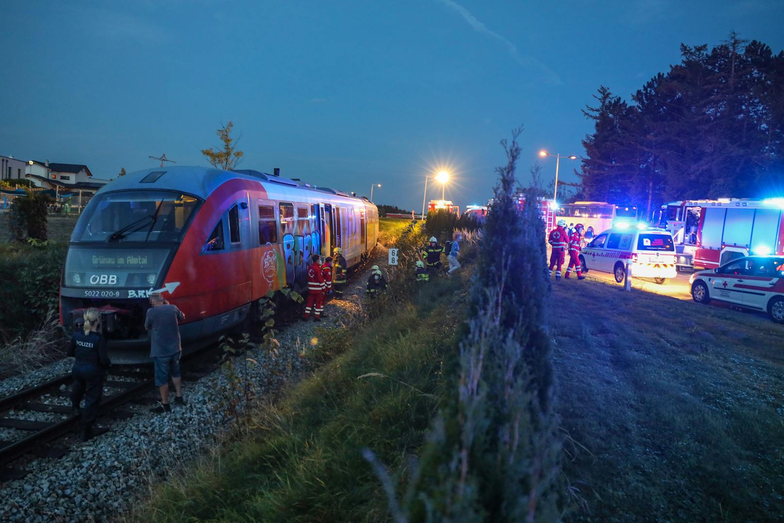 Rauch im Triebwagen, 25 Fahrgäste aus Zug evakuiert