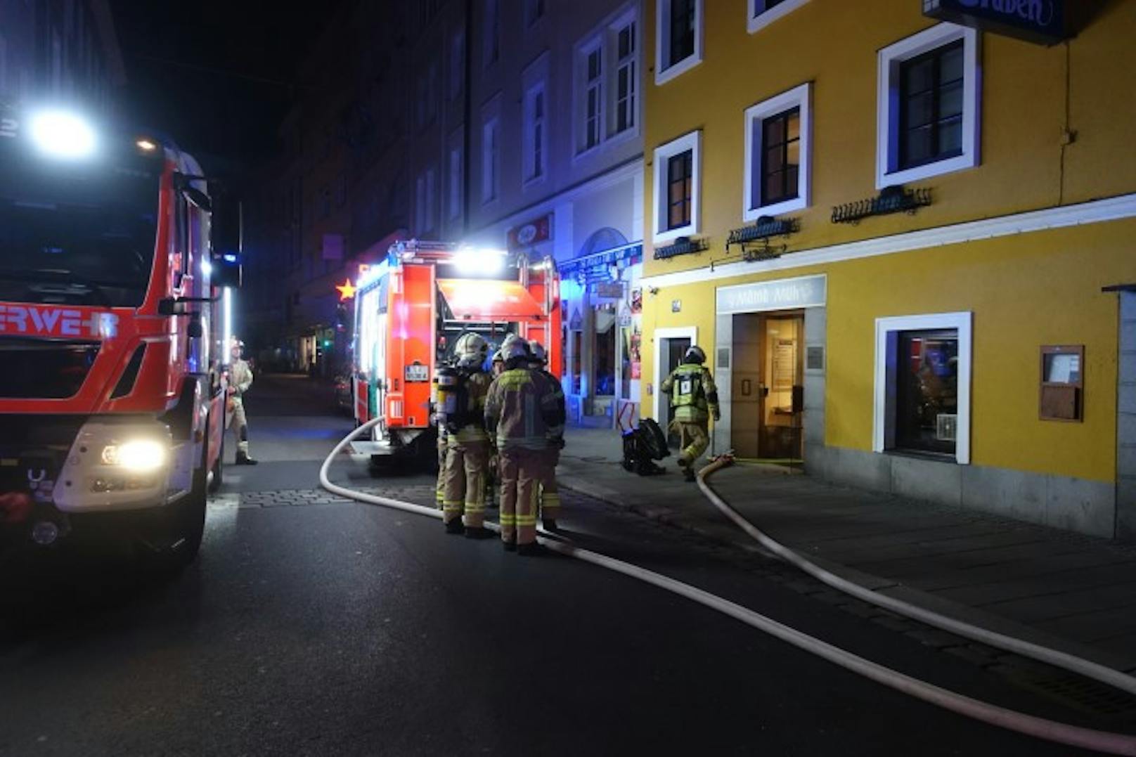 Bei dem Zimmerbrand wurde ein Hotelgast schwer verletzt.