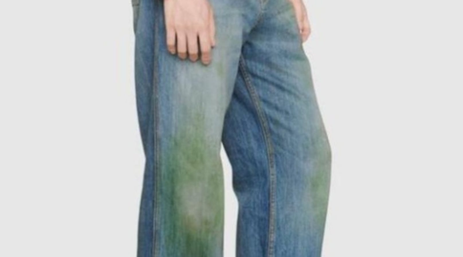 Bei Gucci kann man jetzt Naturnähe tanken. Mit einer Gras-befleckten Jeans um nur 680 Euro.