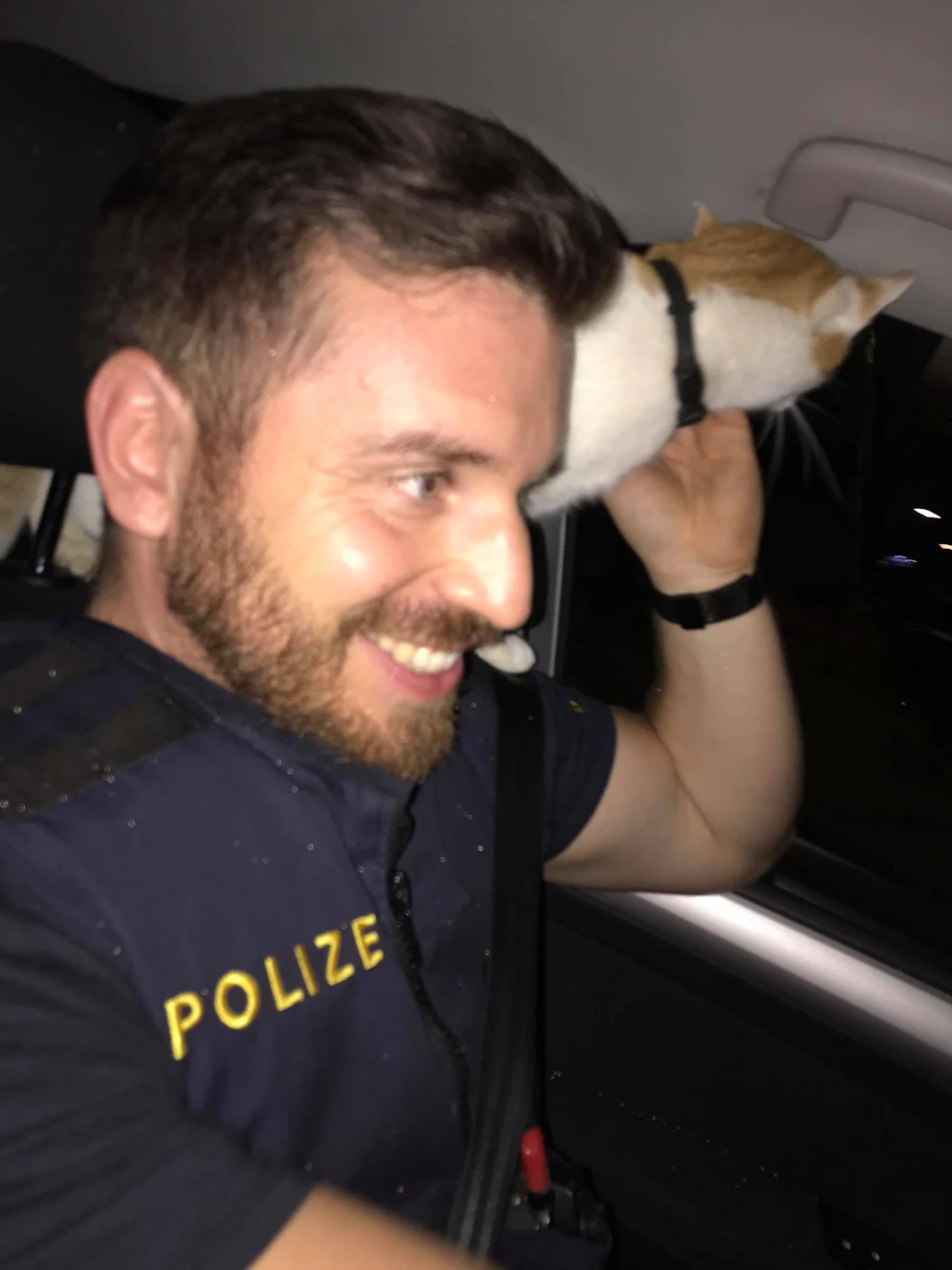Polizist Dominik mit Ausreißer 