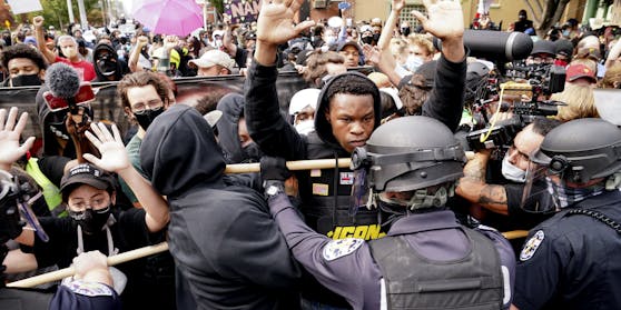 In Louisville kam es in der Nacht zu Zusammenstößen zwischen Polizei und Demonstranten.