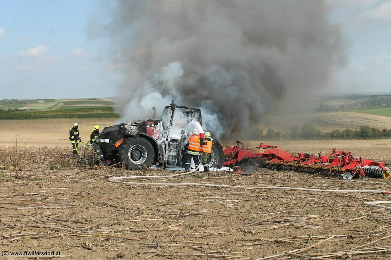 Die Feuerwehr im Löscheinsatz.