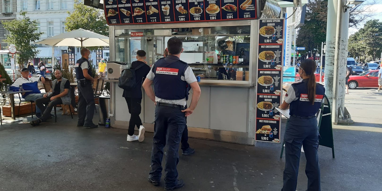 Kebab-Kontrolle der Finanzpolizei in Wien