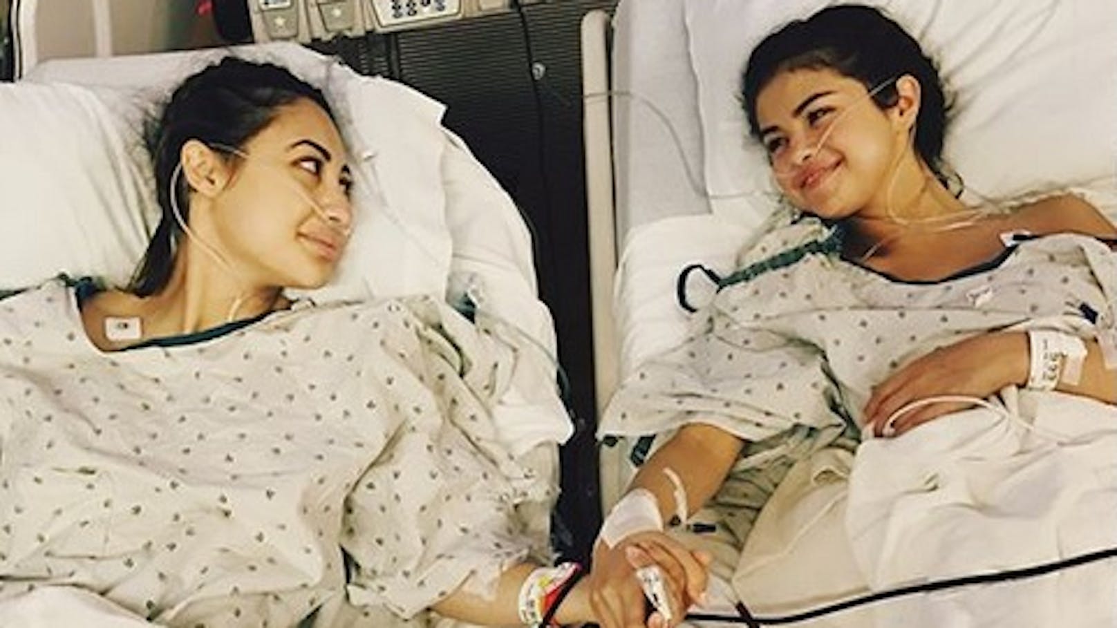 Die selbstlose Organspende ihrer Freundin <strong>Francia Raísa</strong> (li.) rettete Sängerin <strong>Selena Gomez</strong> vor drei Jahren das Leben.