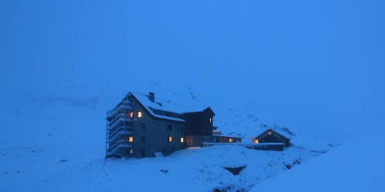 Nahe der Franz-Senn-Hütte wurde die Frau vom Schnee überrascht.