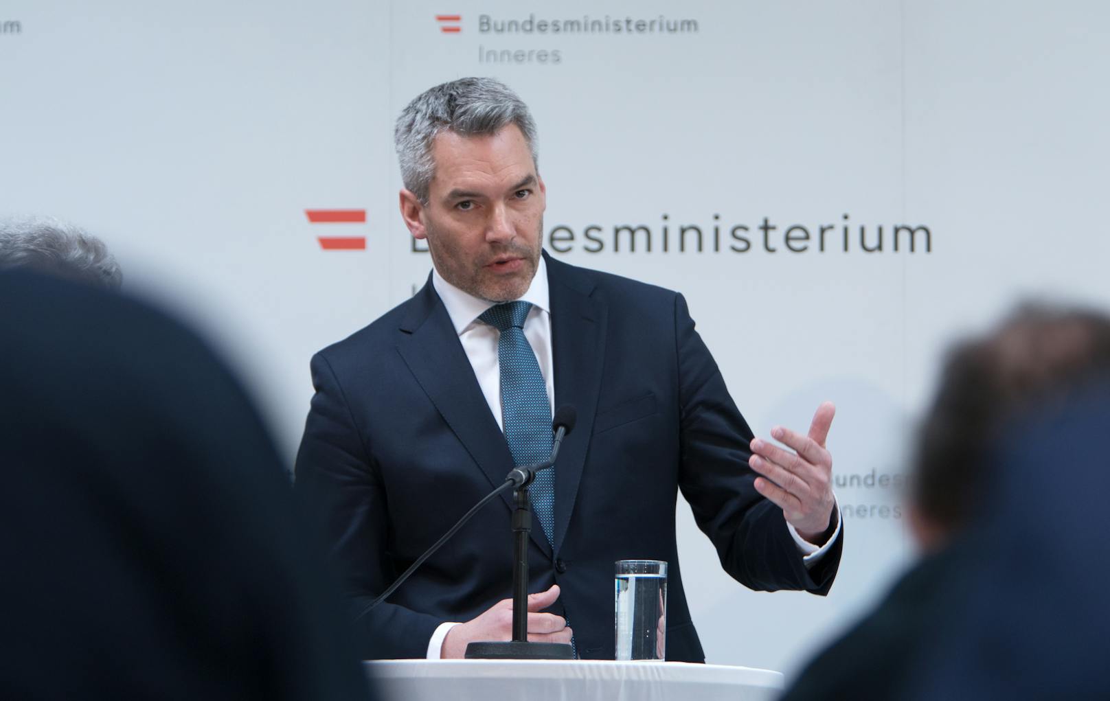 "Wir alle haben das Corona-Virus satt": Innenminister Karl Nehammer (ÖVP).