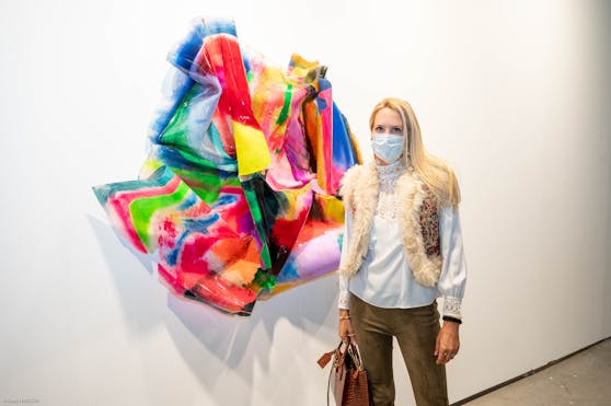 Verlegerin Eva Dichand machte sich selbst in der Marx-Halle mit Maske ein Bild.