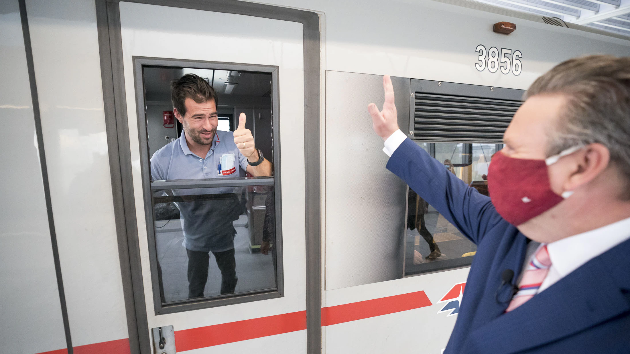 Beim Aussteigen in der Station Donauspital nützt auch der 