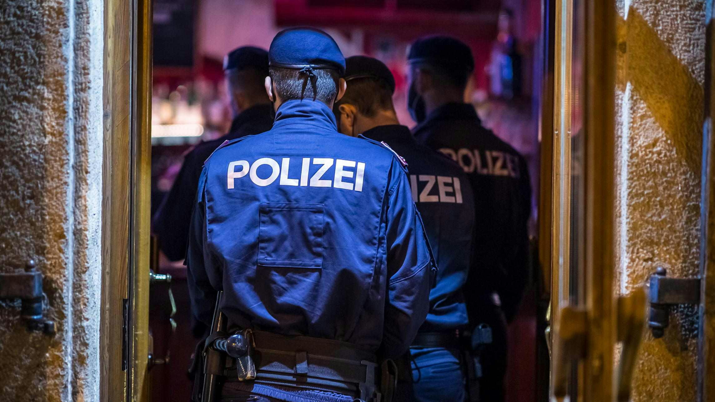 Corona-Kontrolle in einem der Wiener Lokale