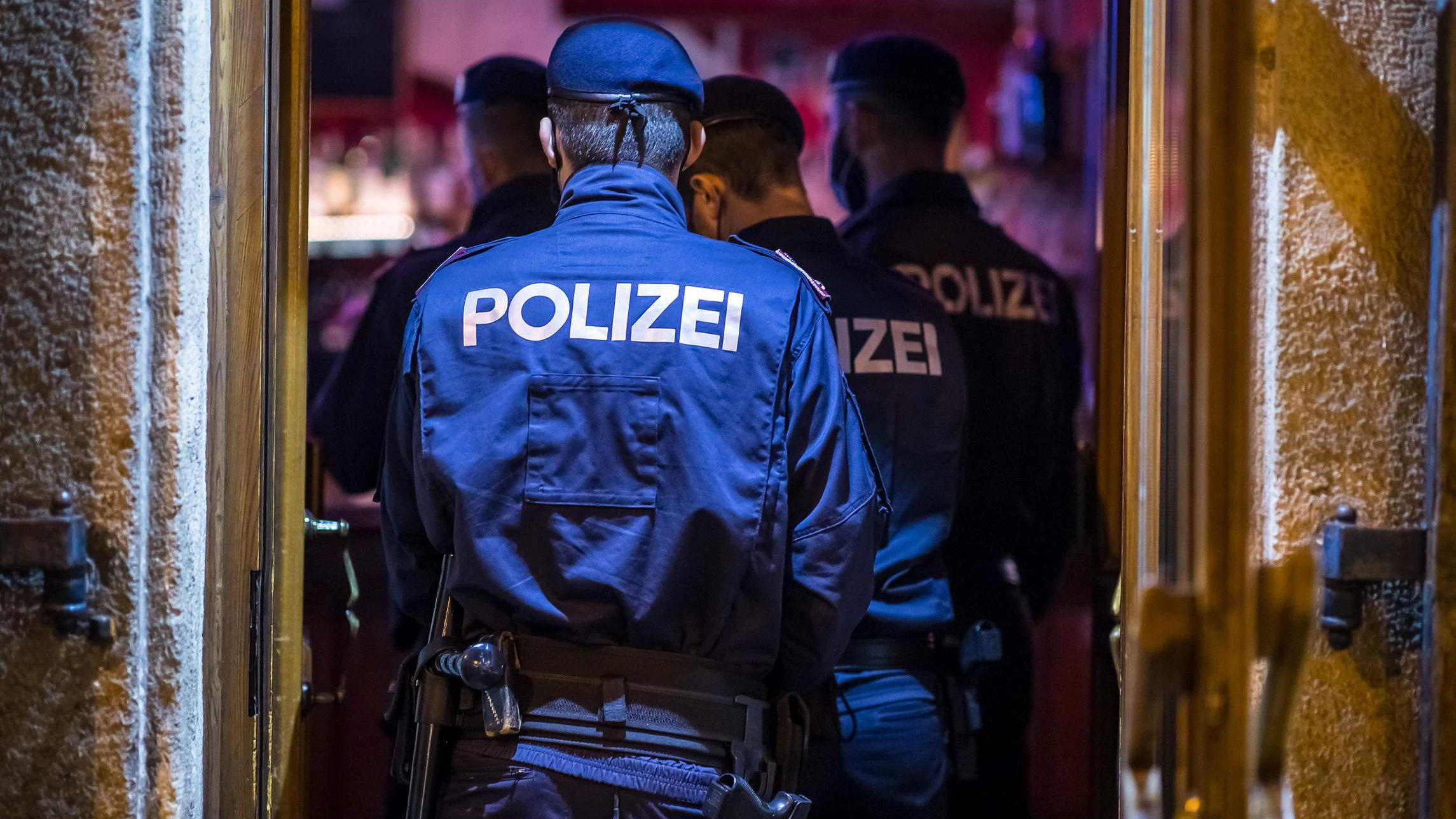 Corona-Kontrolle in einem der Wiener Lokale