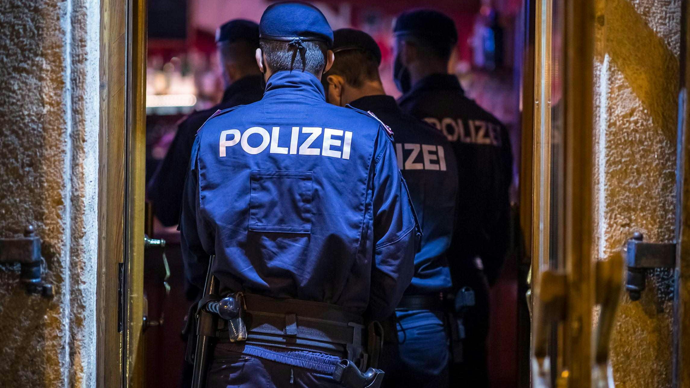 Corona-Kontrolle in einem der Wiener Lokale