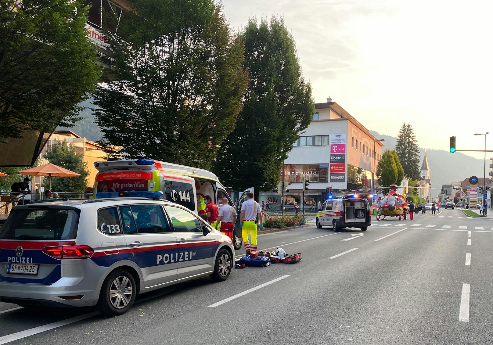 Damals lenkte ein 28-jähriger Serbe in Wörgl (Bezirk Kufstein) seinen Wagen von der Gottlieb-Weißbacher-Straße in östliche Richtung. 