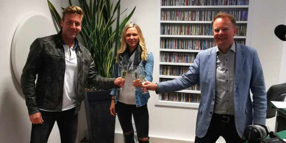 Radio Grün Weiß-Team mit <a href="https://www.heute.at/s/musikapostel-100095386">Musikapostel-Sänger</a> Thomas