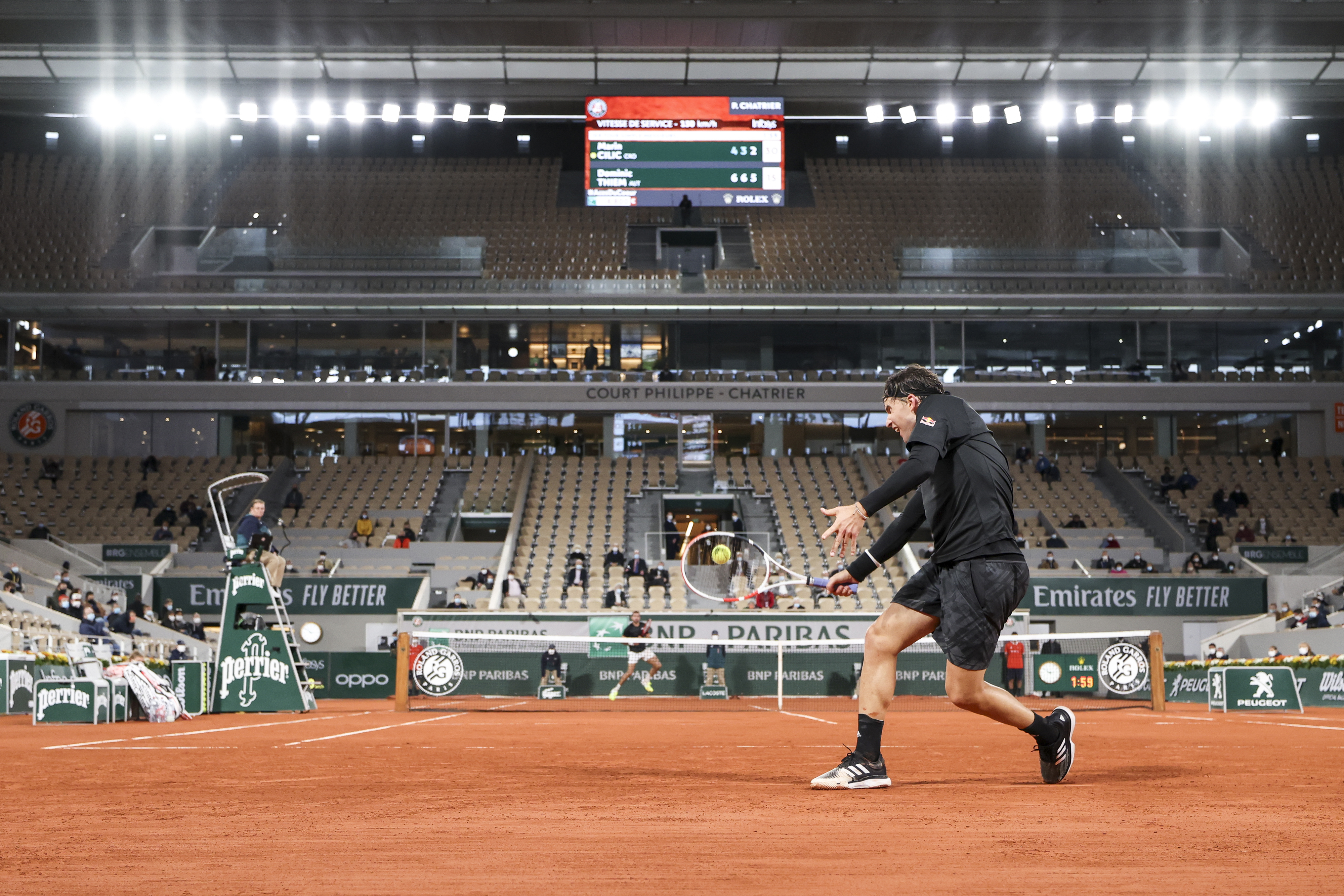 Dominic Thiem siegte vor 1.000 Fans.