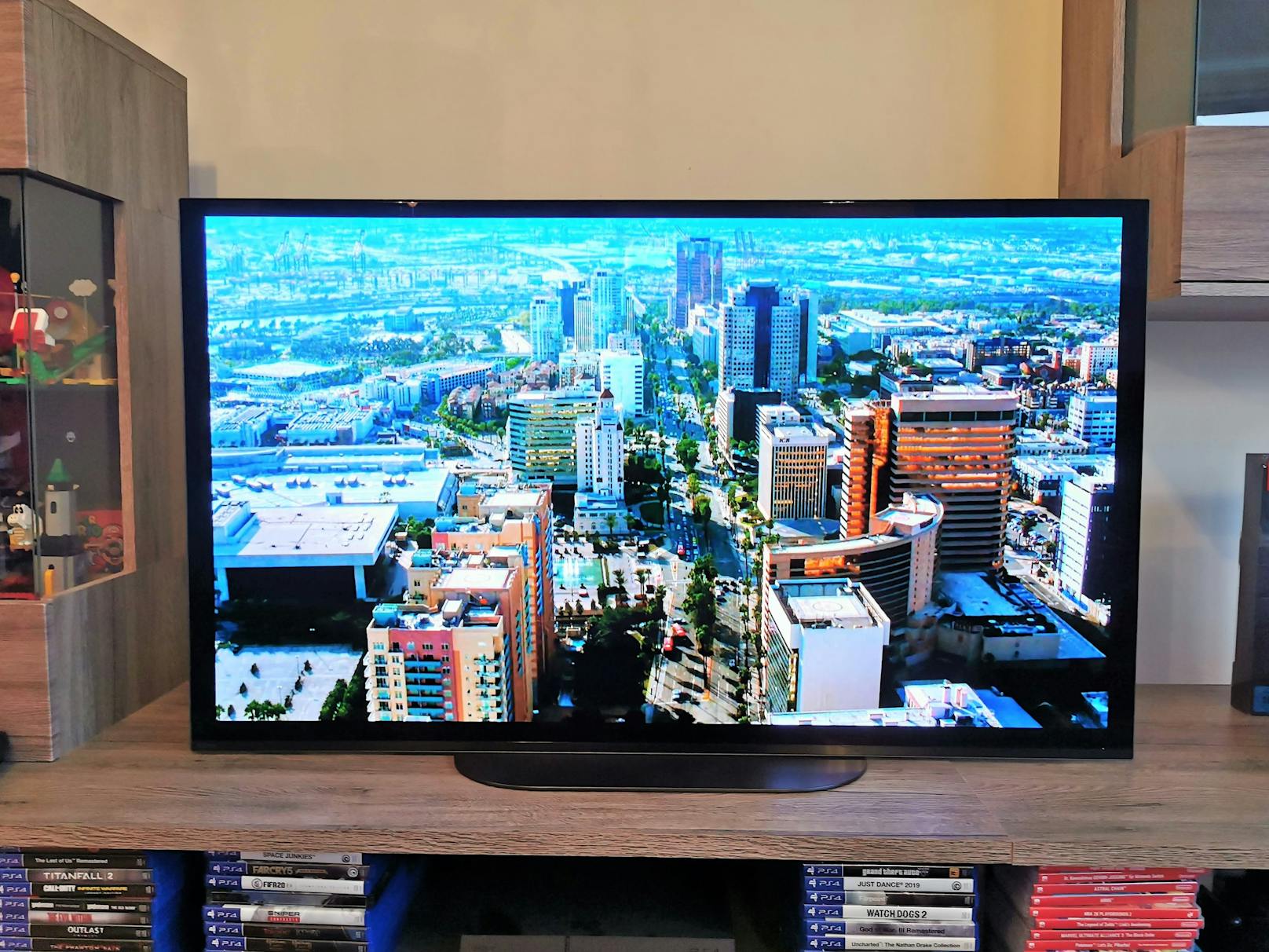 Ab 1.799 Euro gibt es im 4K-Ultra-HD-Modell den Prozessor der 8K-TVs, einen vom Bildschirm generierten Sound und ein Bild, das sich mehr als sehen lassen kann.