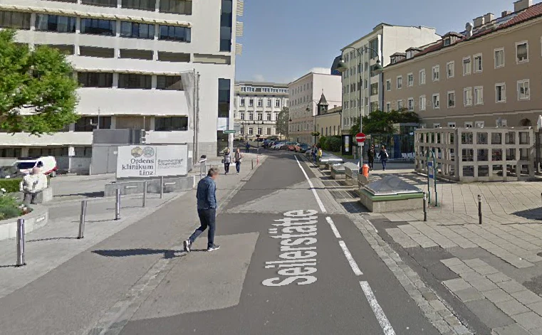 Vergleichsbild: so sieht es in der Zugangsstraße des Spitals normalerweise aus.