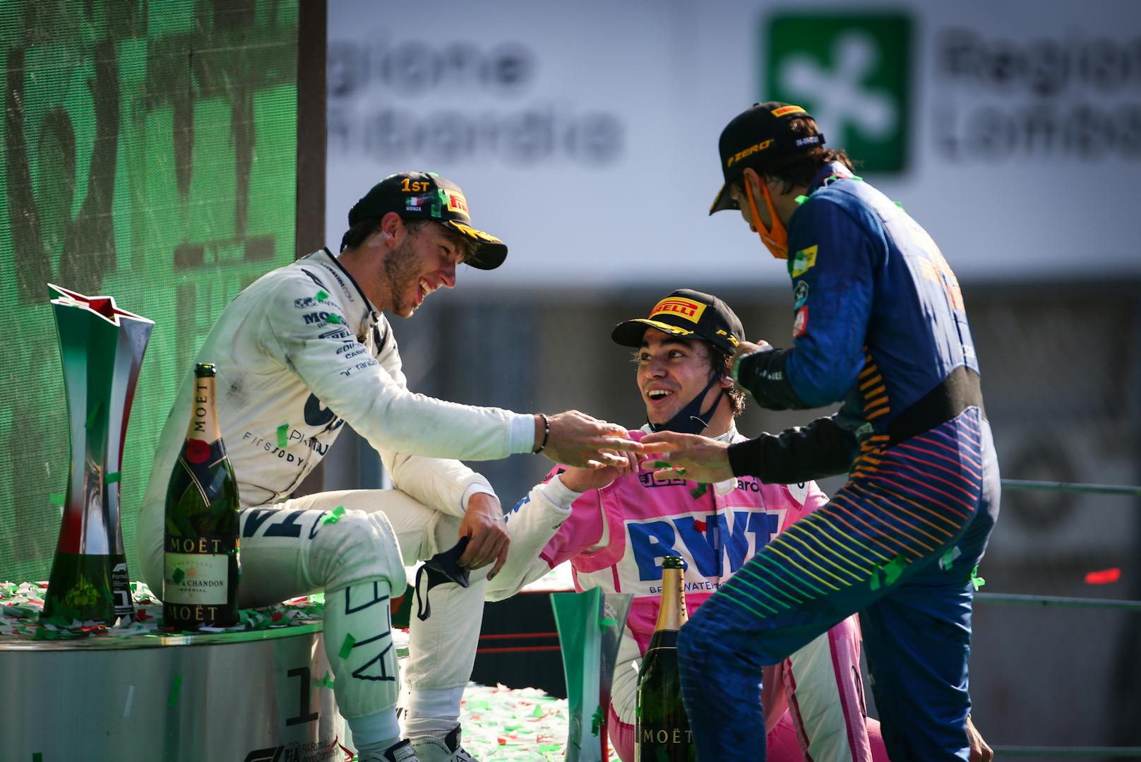Ein Sensations-Podest gab es in Monza. Pierre Gasly (Fr) feierte im AlphaTauri seinen Premierensieg – vor Carlos Sainz Jr. (Sp) und Lance Stroll (Kan).