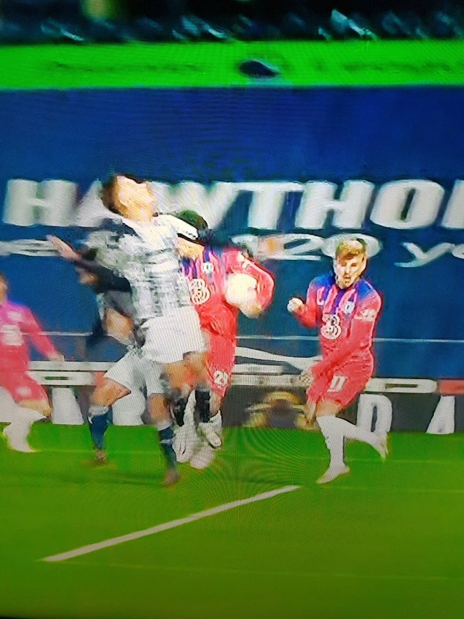 Havertz stoppt den Ball mit der Hand, das folgende 3:3 von Chelsea zählt trotzdem.
