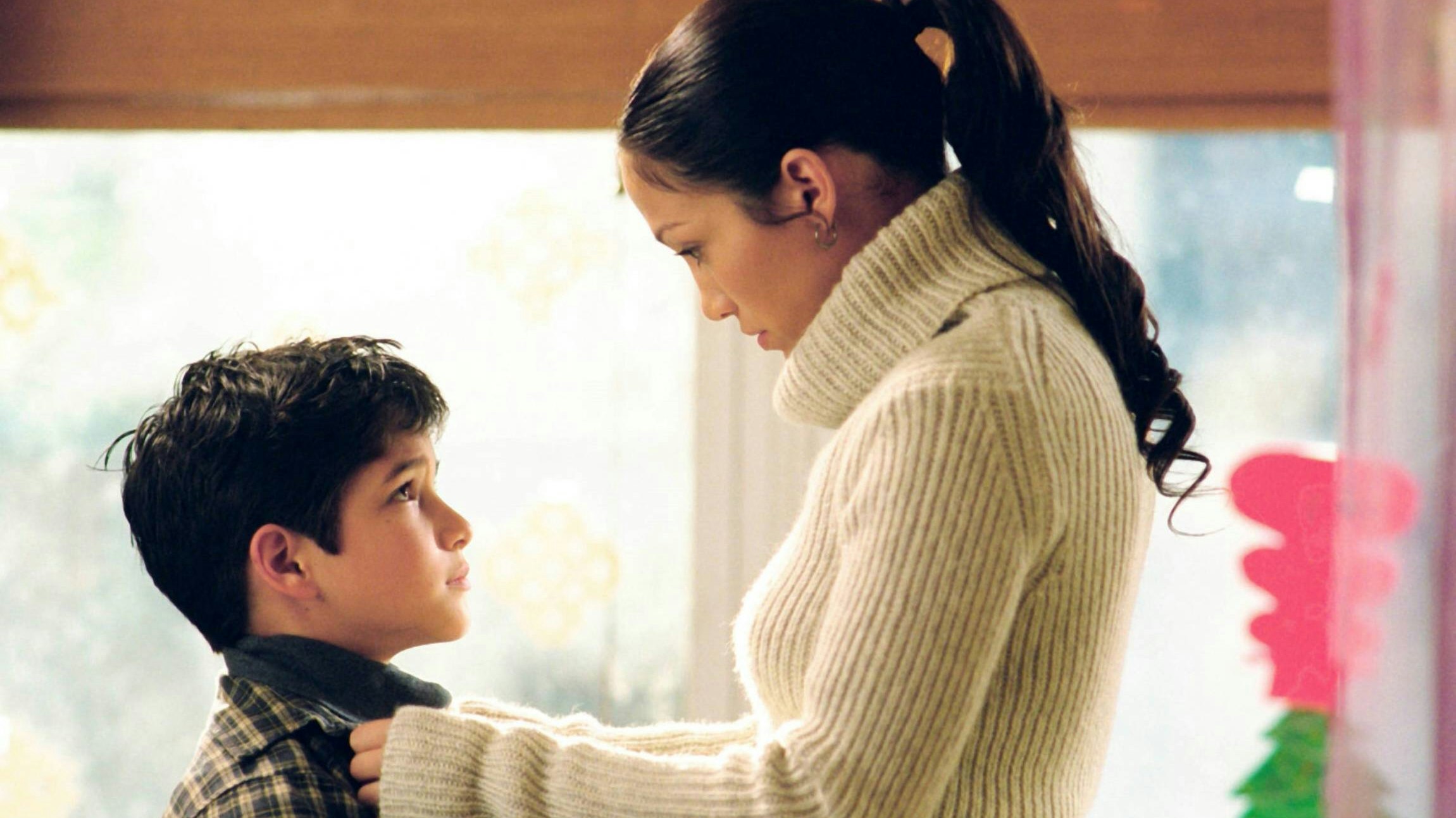 In "Manhattan Love Story" spielte <strong>Tyler Posey</strong> den Filmsohn von <strong>Jennifer Lopez</strong>. Heute lässt der Teenie-Schwarm lieber die Hüllen fallen.