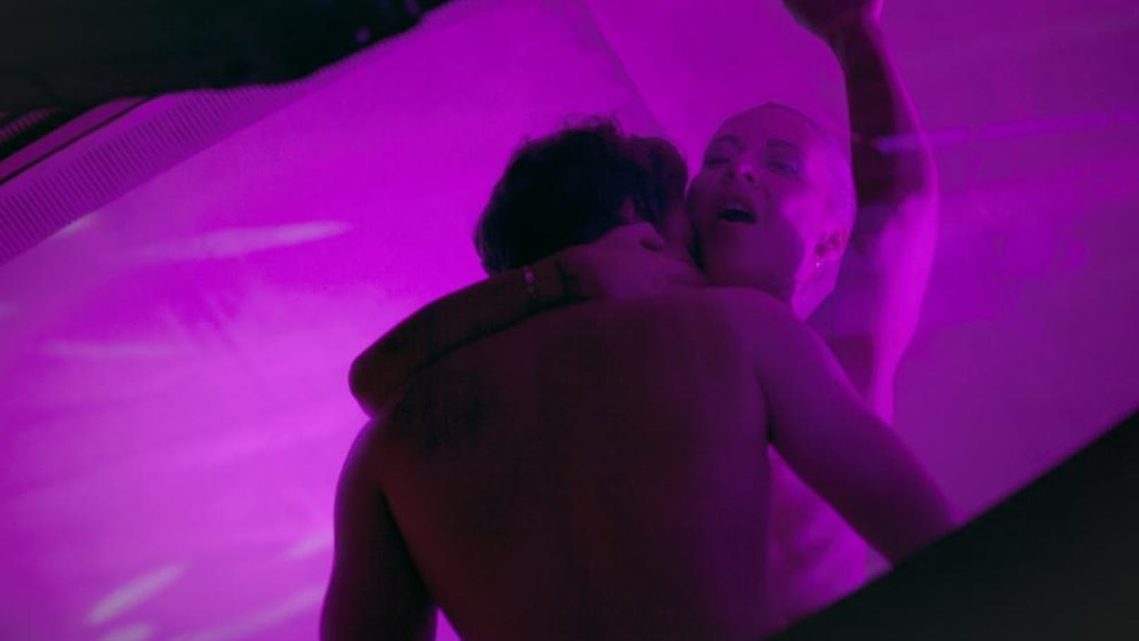 Valentina Pahde bei einer Sex-Szene mit Gerrit Klein für die neue RTL-Serie "Sunny"