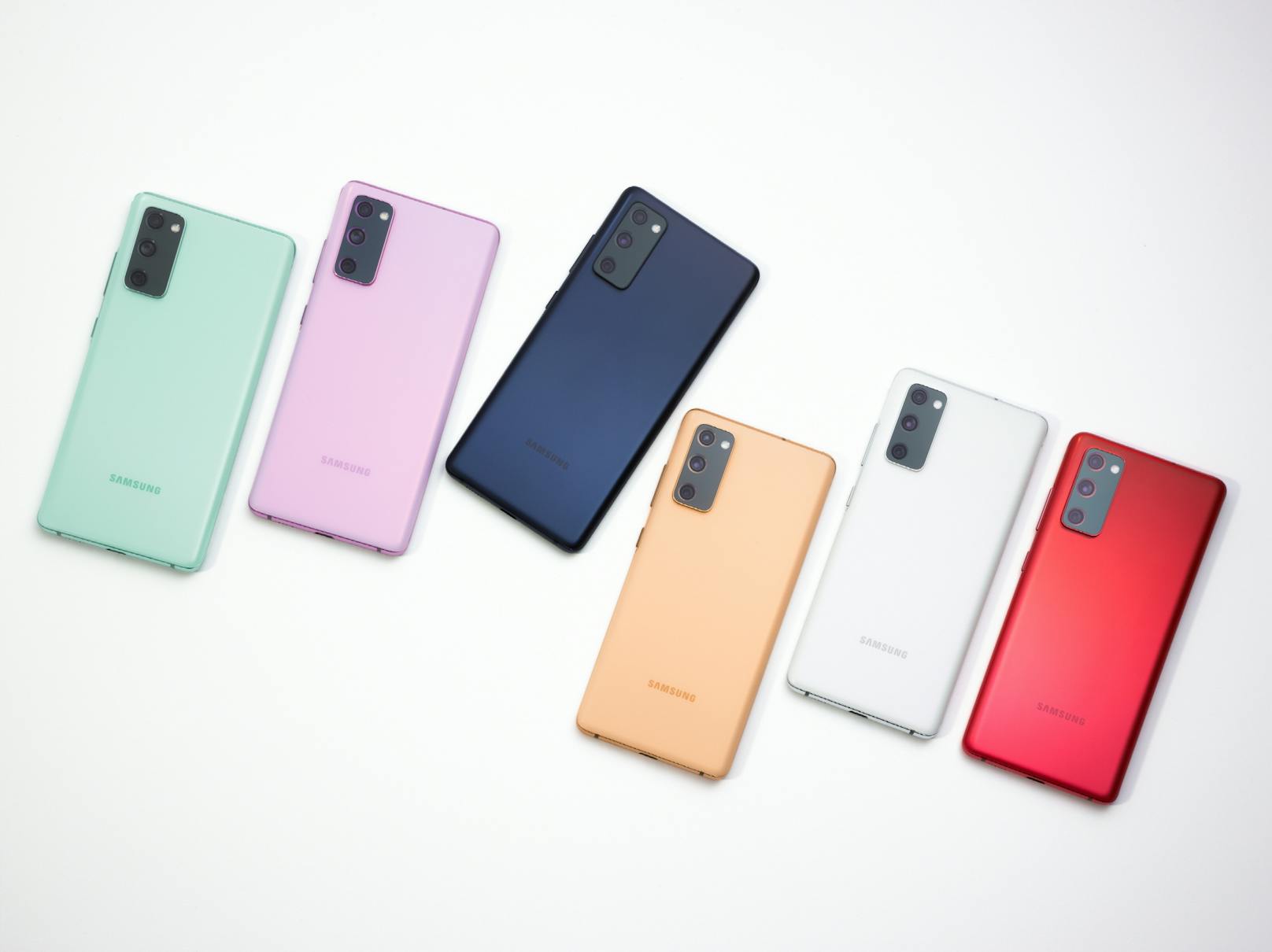 Das neue Samsung Galaxy S20 FE in allen Modell-Farben.