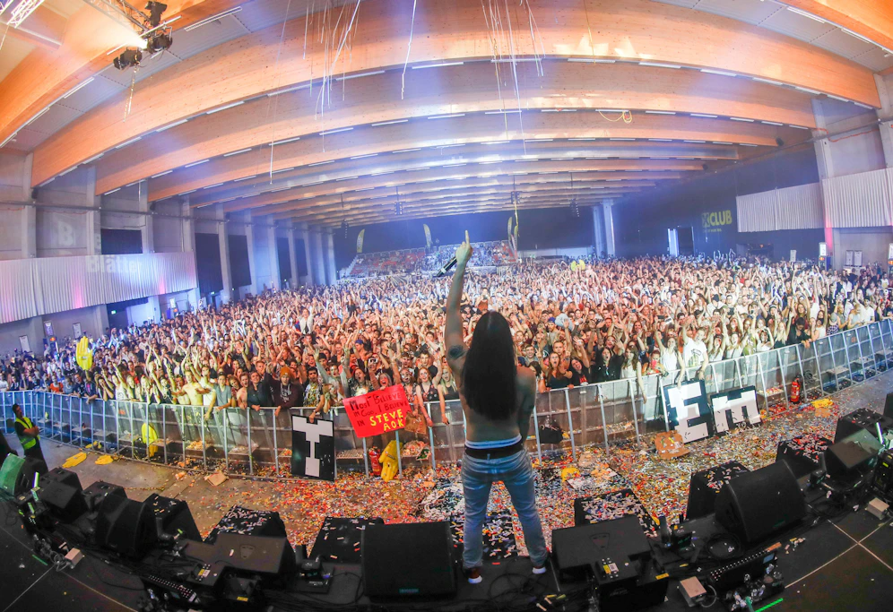 Steve Aoki bei einem Auftritt beim Beatpatrol 2016 im VAZ St. Pölten