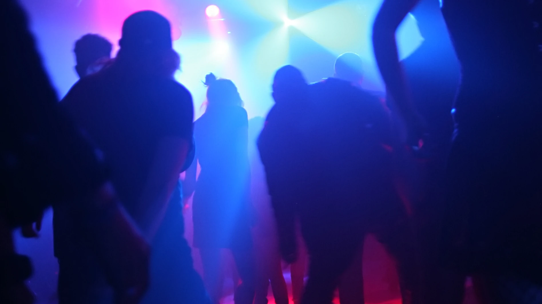 Nach einem Clubbesuch fühlen sich viele Partygäste krank.