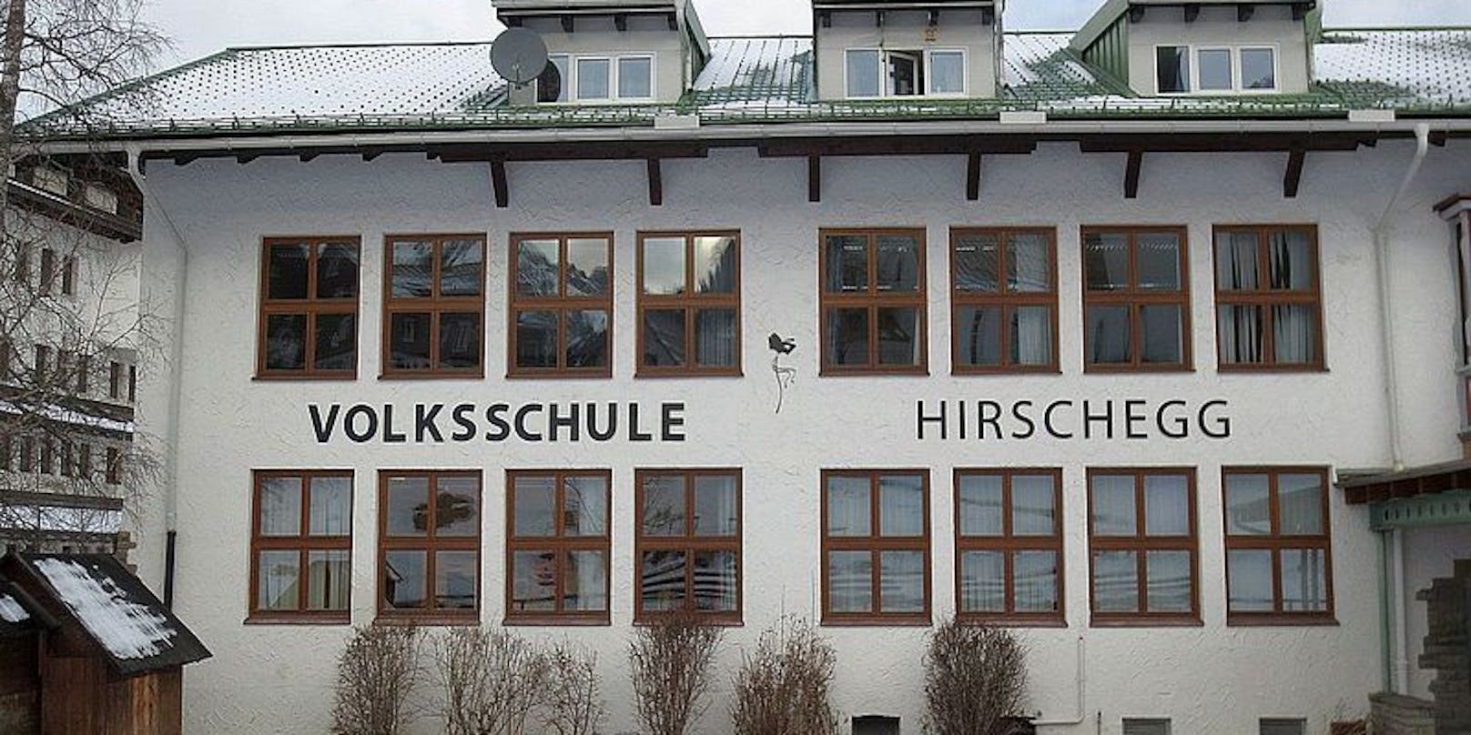 Die <a href="http://vs-hirschegg.1.vobs.at/aktuell/">Volksschule Hirschegg</a> steht auf vor dem Aus.