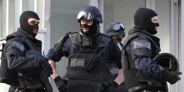 Die Cobra stürmte die Wohnen des 31-Jährigen in OÖ.