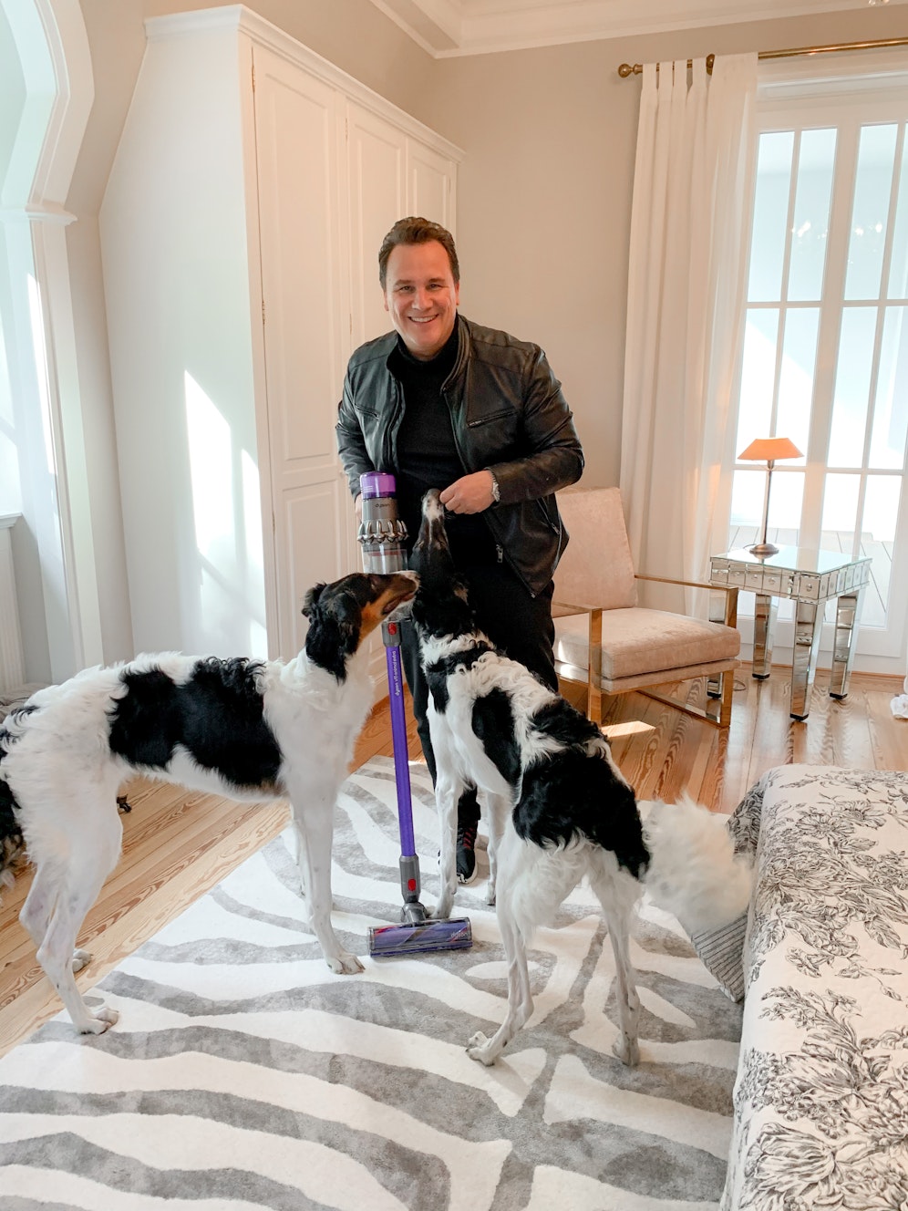 Das Unternehmen gibt Tipps für die Tierhaar-Beseitigung.