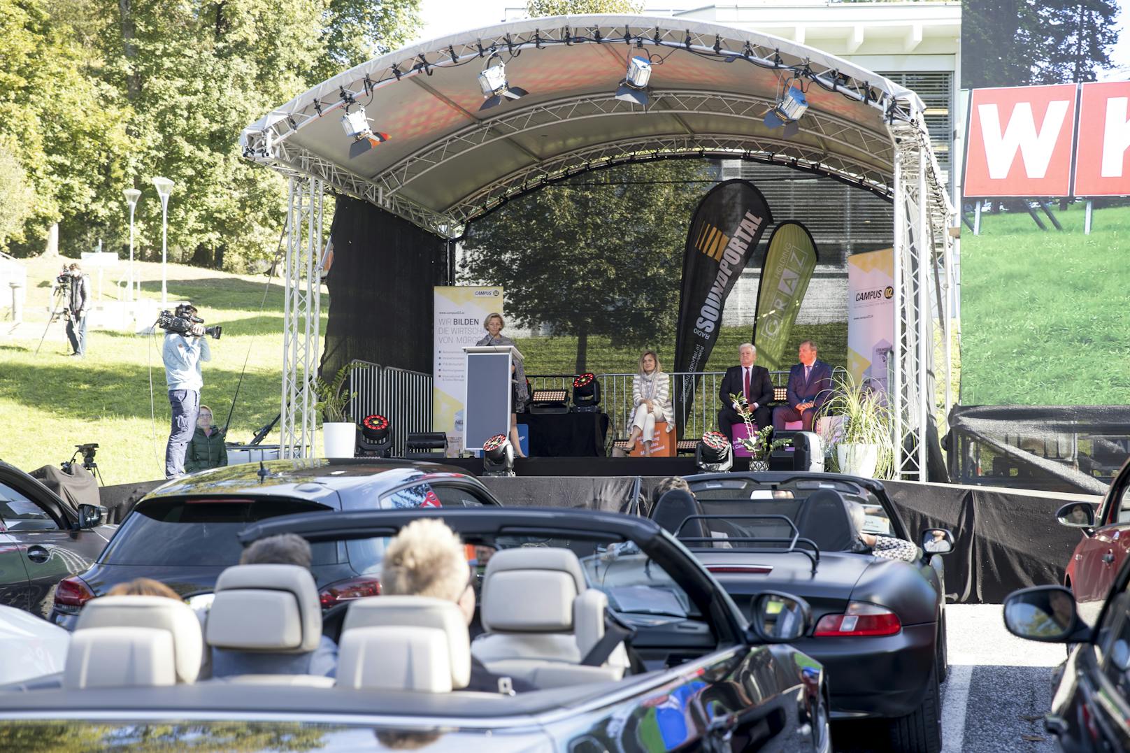 Am Mittwoch (30.09.2020) wurde in Graz eine Drive-in-Sponsion veranstaltet.