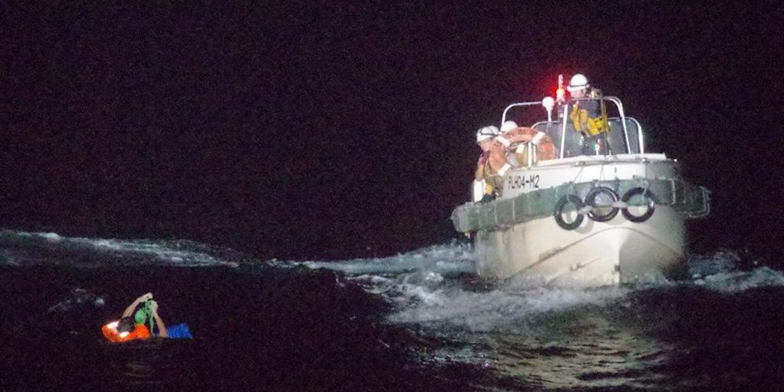 Die japanische Küstenwache fand Sareno Edvarodo (45) im Ostchinesischen Meer treibend.