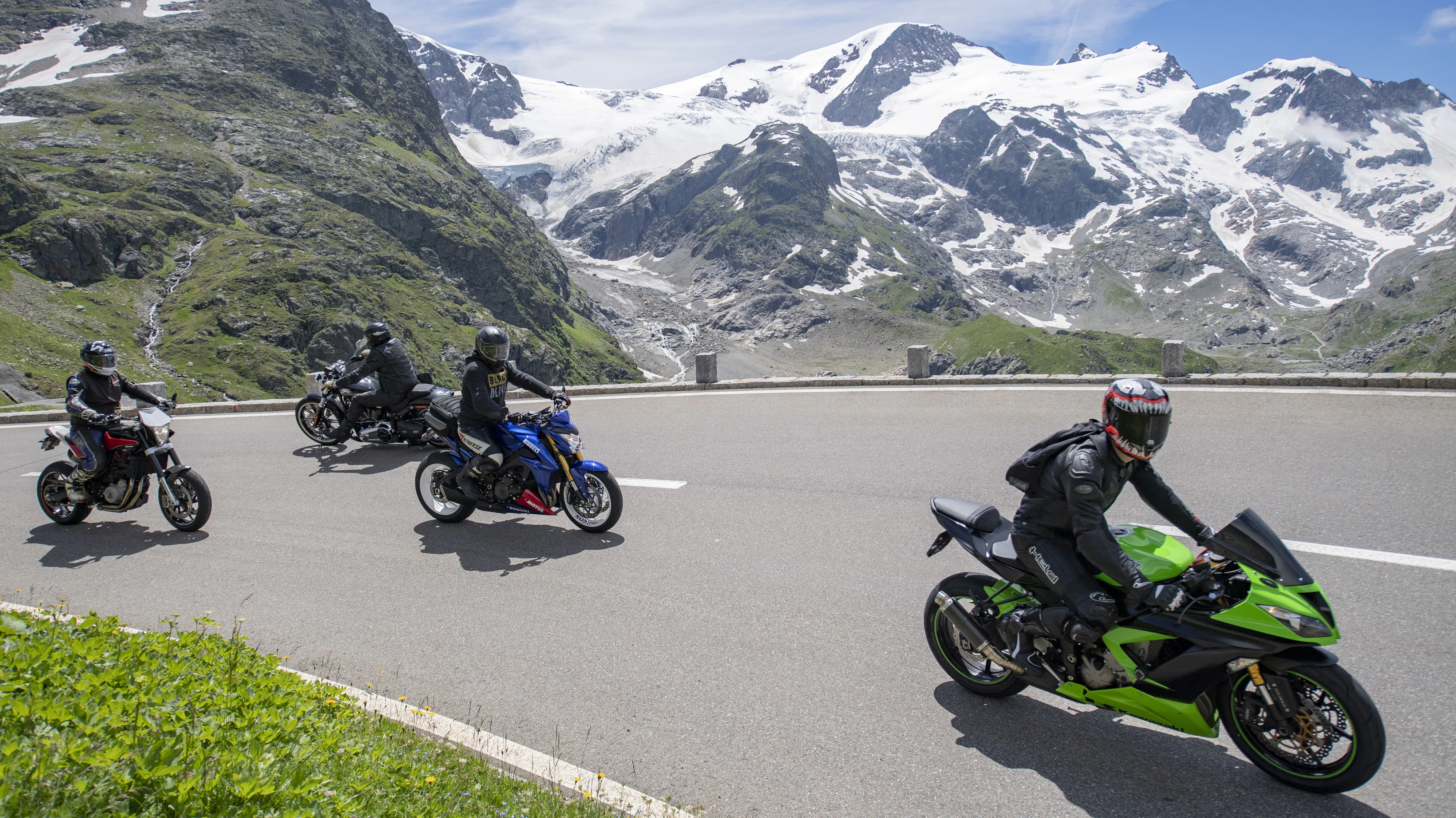 Blick auf die Sustenpass-Straße im Kanton Uri, Schweiz