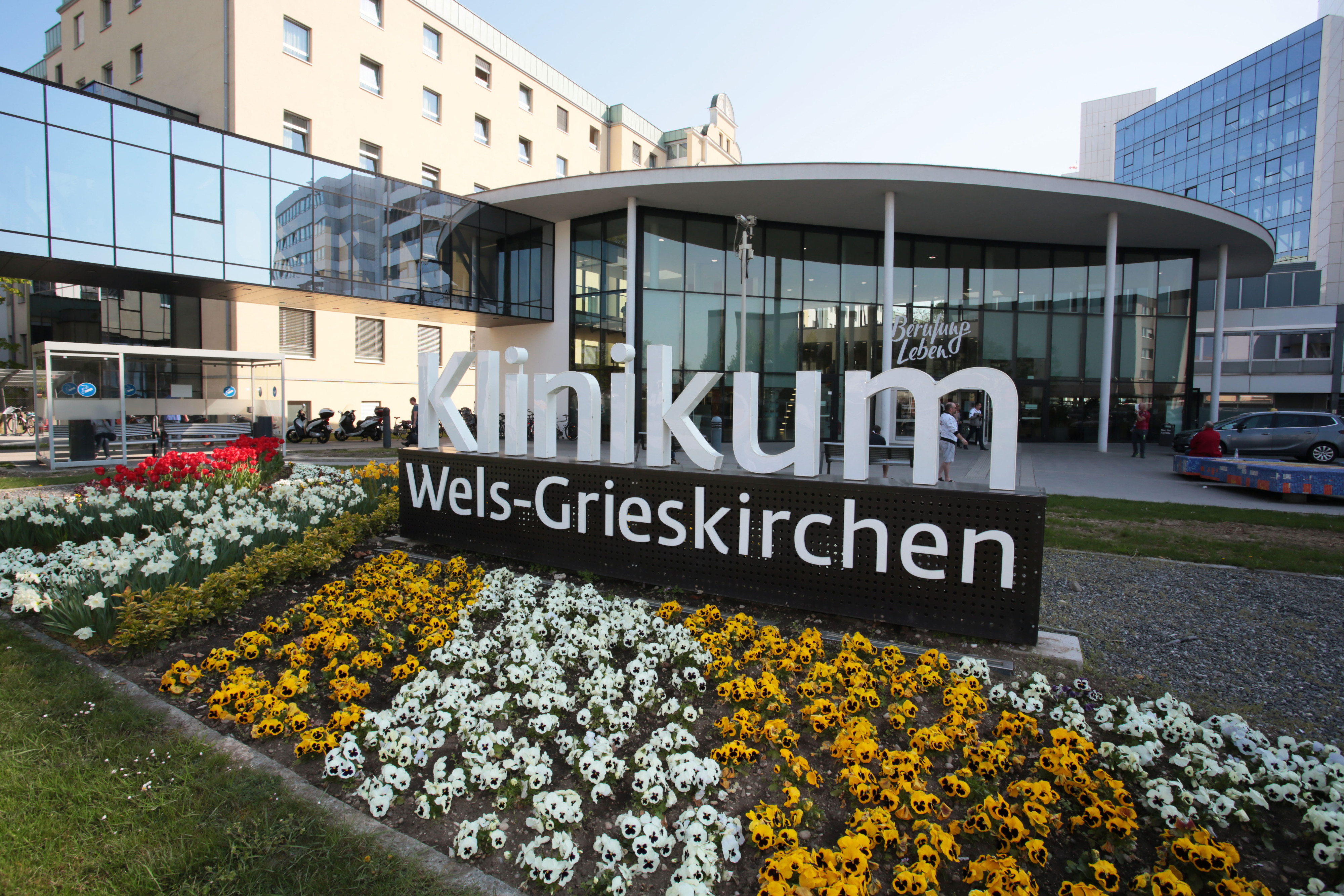 Der Mann wurde in das Klinikum Wels eingeliefert.