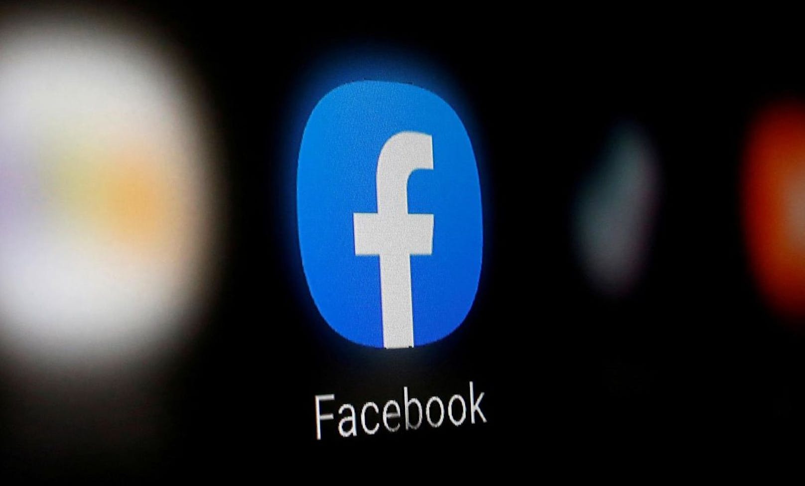 Facebook hat sich in die Rassismus-Debatte eingemischt und die Konten einer ultrarechten Gruppierung gelöscht.