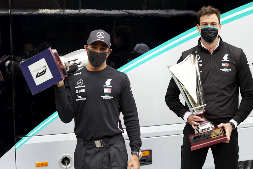 Lewis Hamilton scherzt über den D