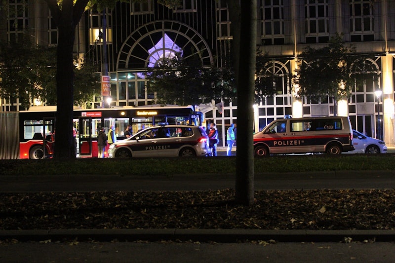 Nachtbus-Kontrolle auf der Wiener Ringstraße