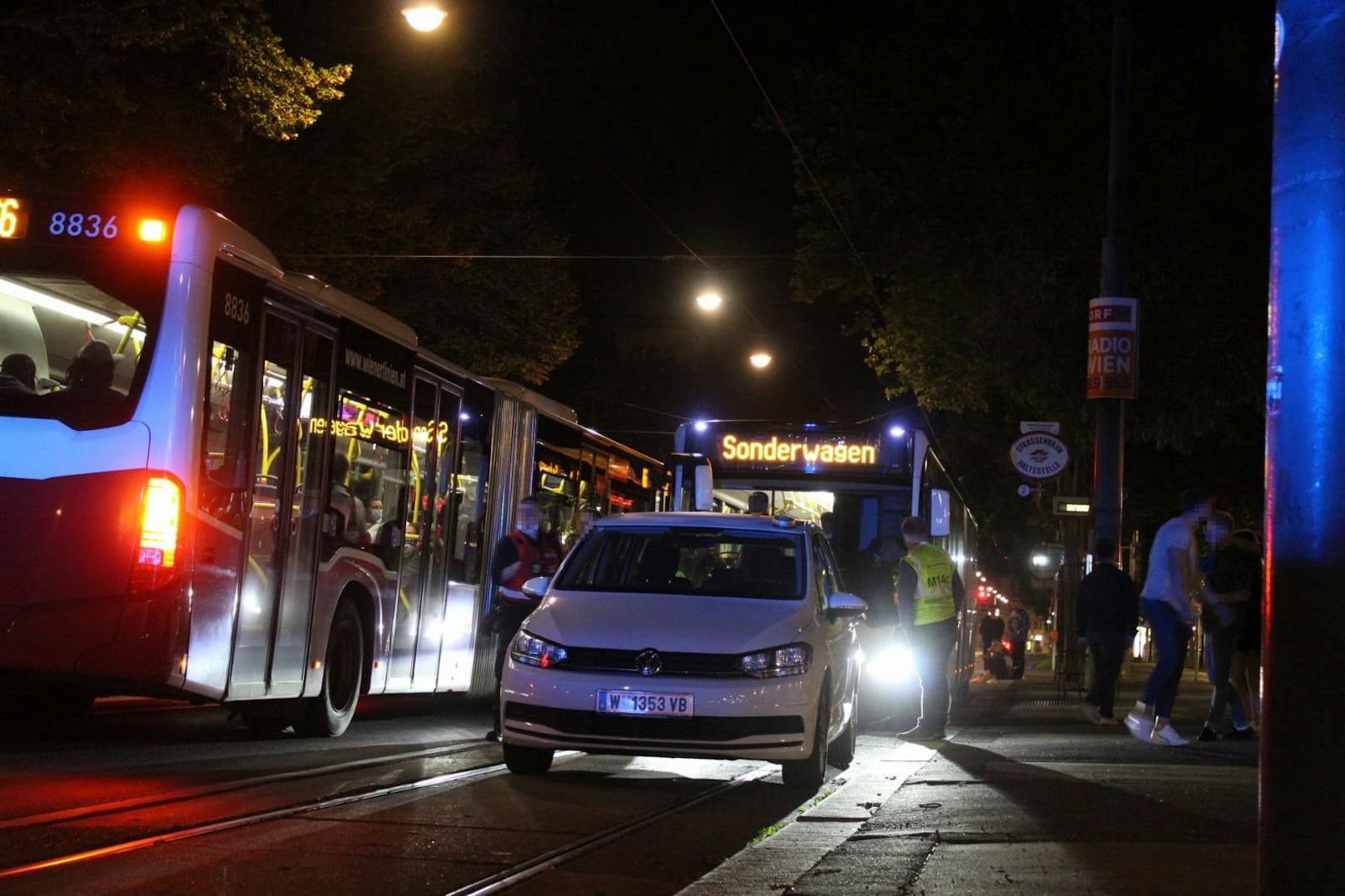 Nachtbus-Kontrolle auf der Wiener Ringstraße